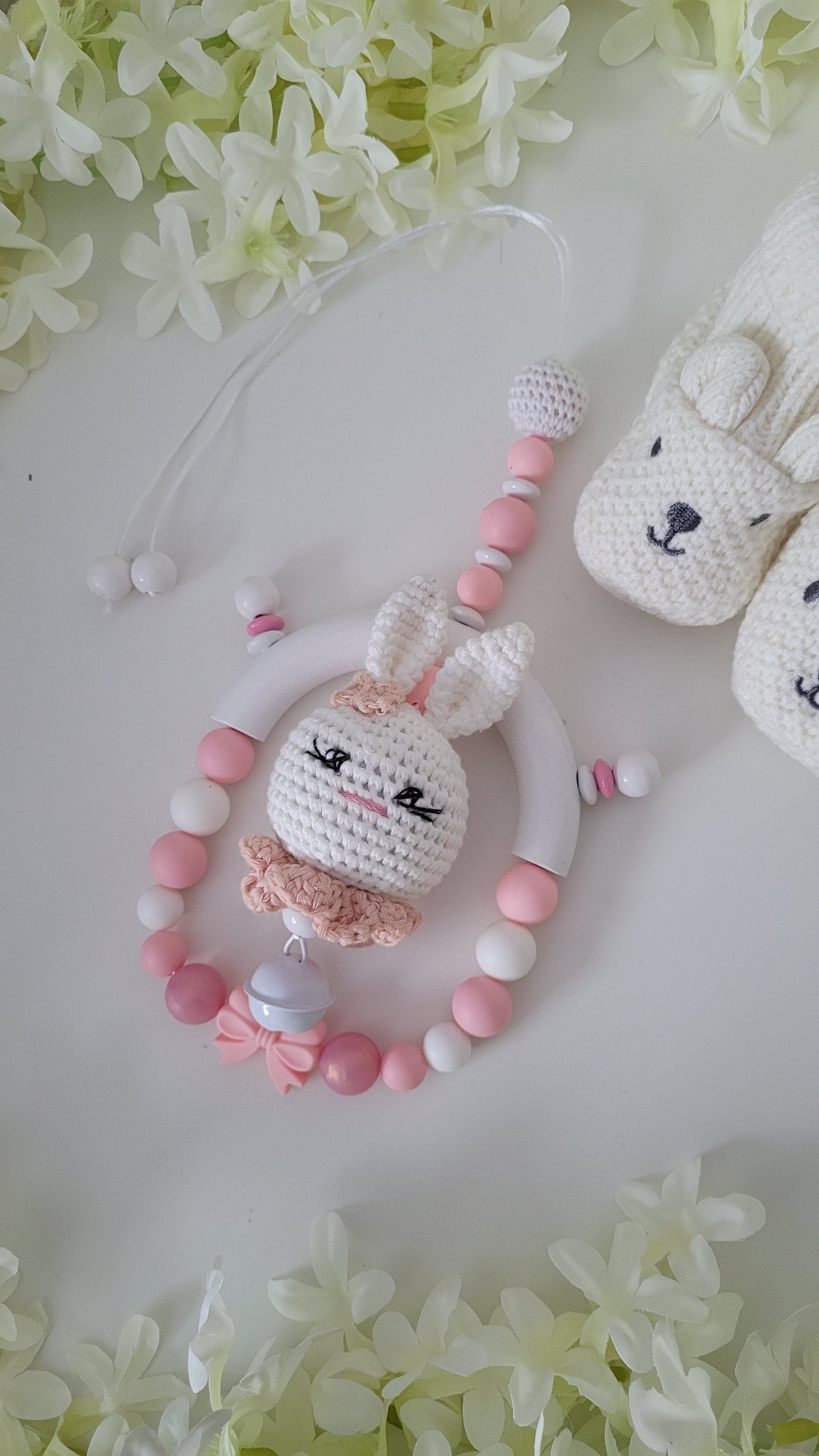 Mobile Häschen weiß peach