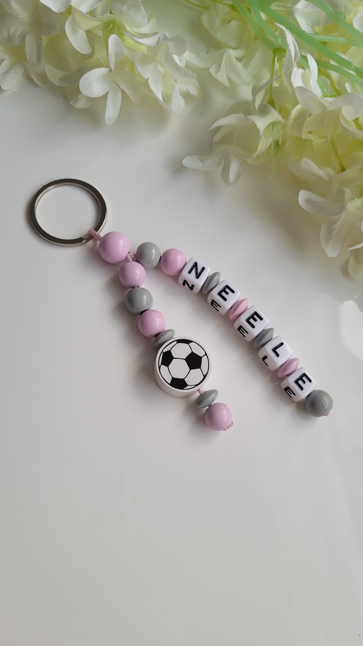 Schlüsselanhänger mit Namen Fussball rosa grau Motivauswahl