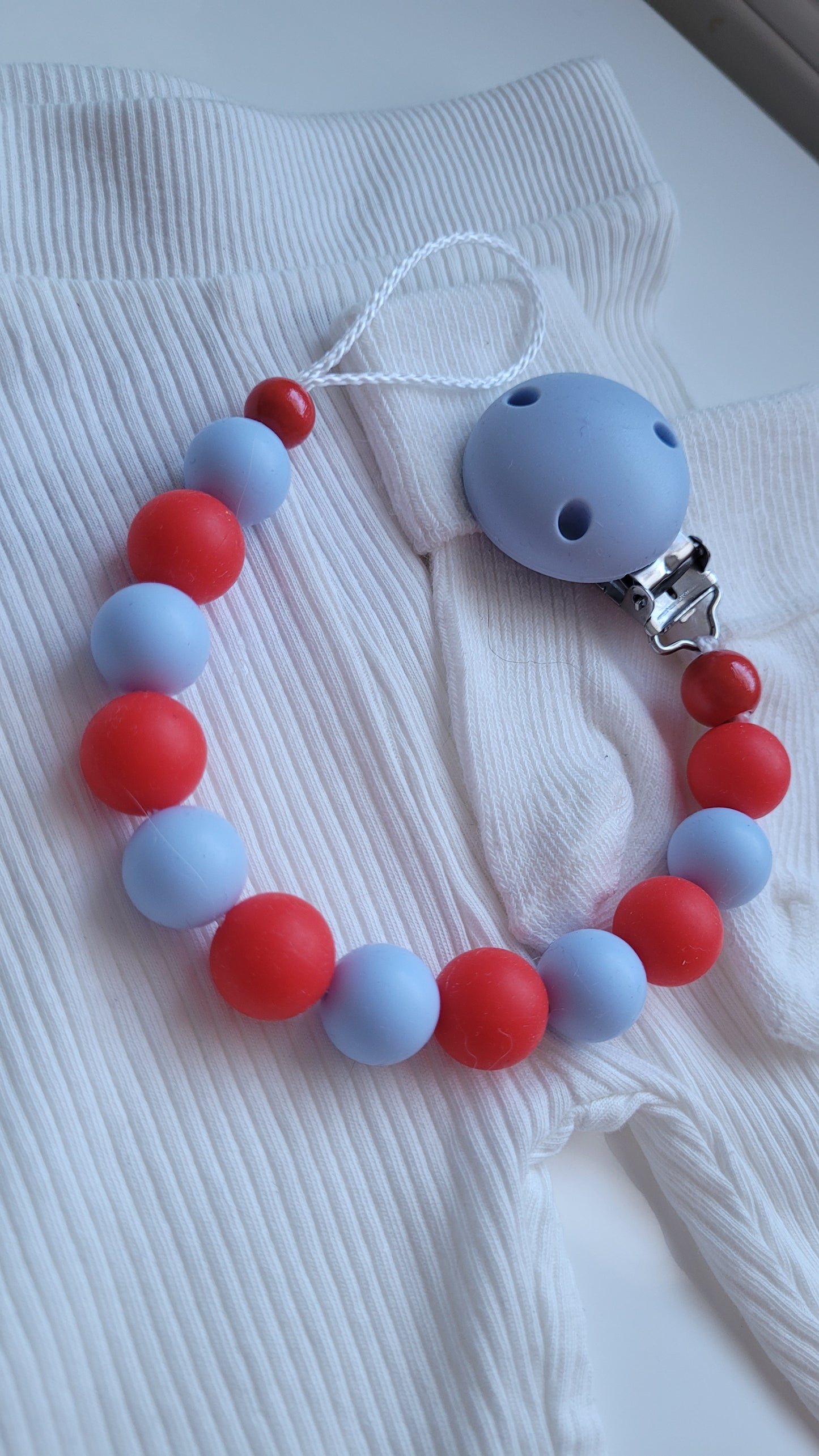 Schnullerkette Silikon rot hellblau