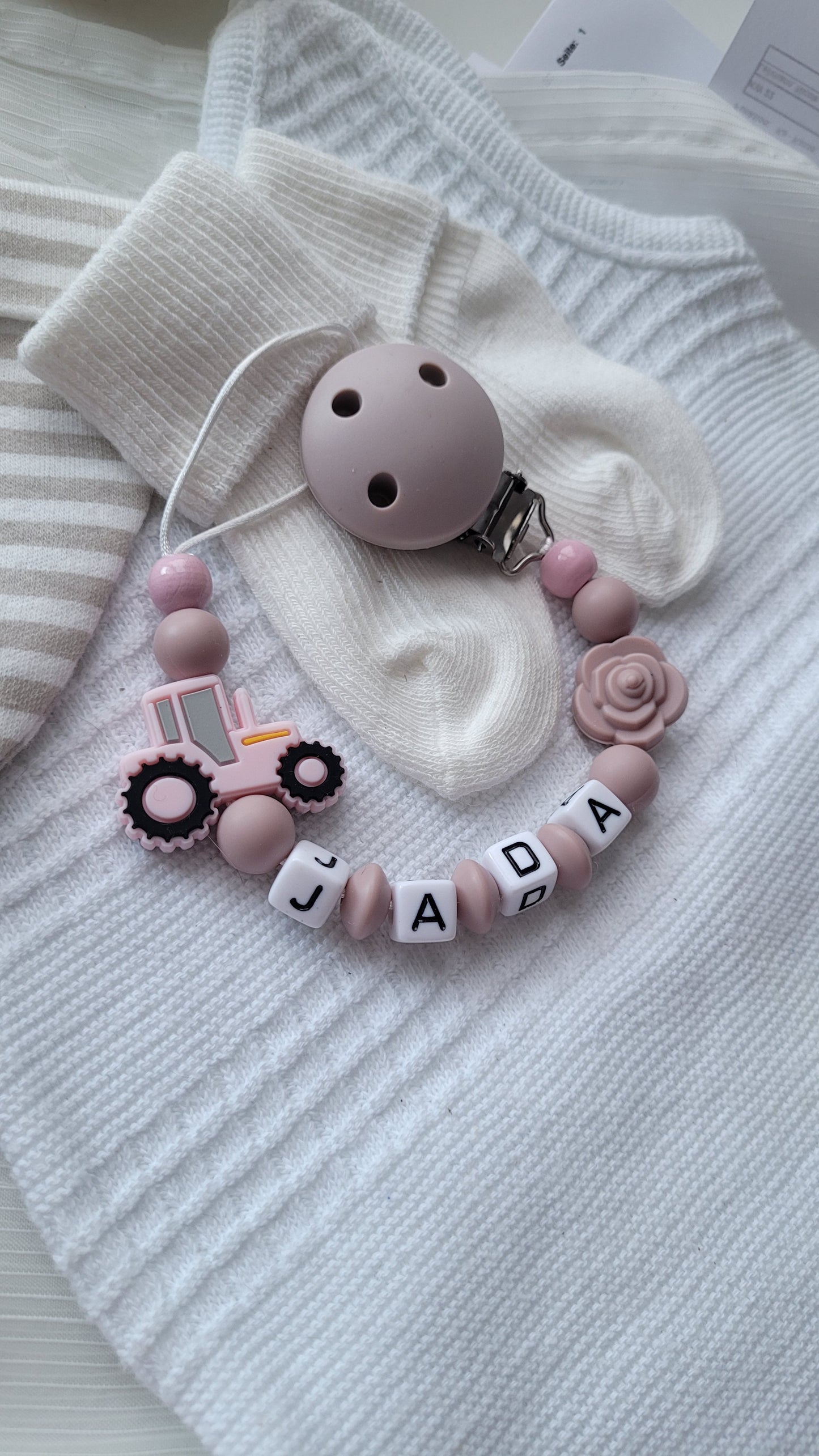 Schnullerkette mit Namen für Mädchen Traktor & Blume graurose