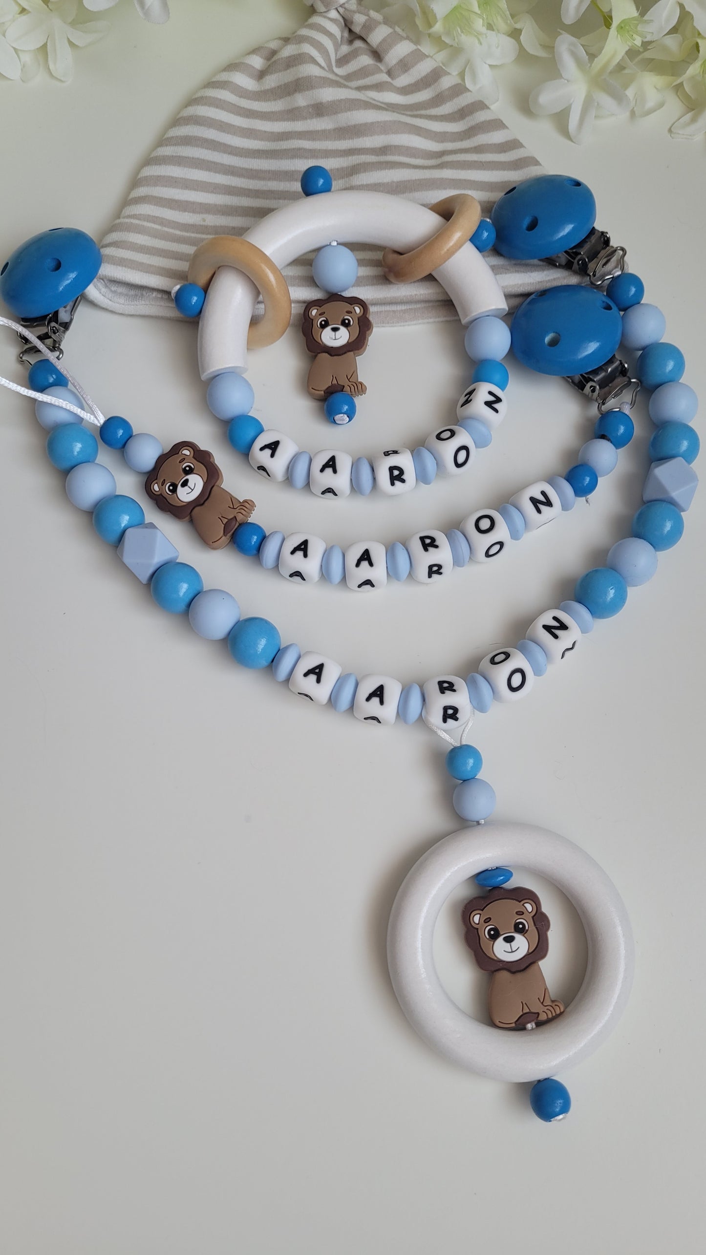 3tlg.Set Schnullerkette Kinderwagenkette & Greifring mit Namen Löwe blau
