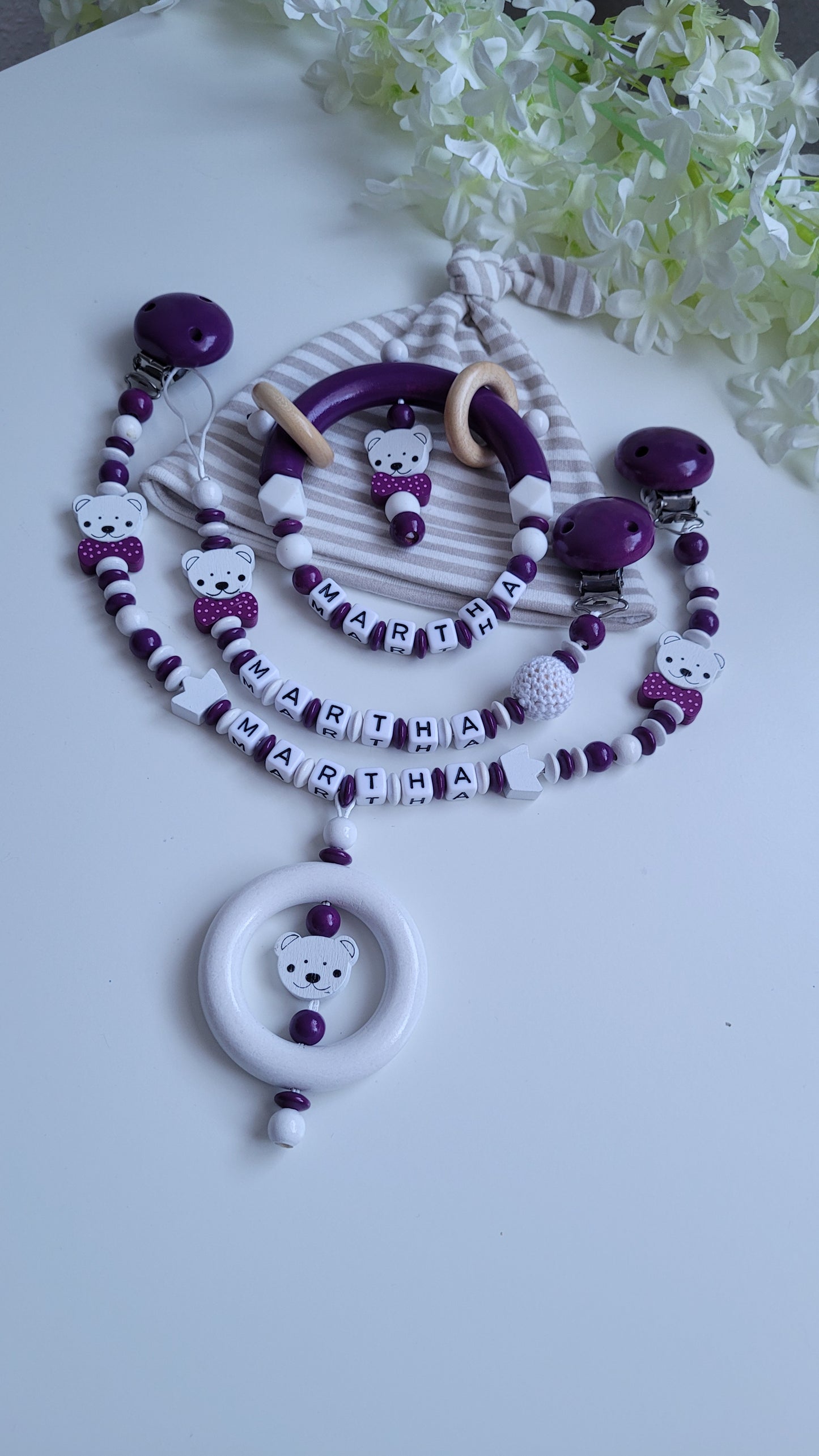 3tlg.Set Schnullerkette Kinderwagenkette & Greifring mit Namen Bärchen pflaume
