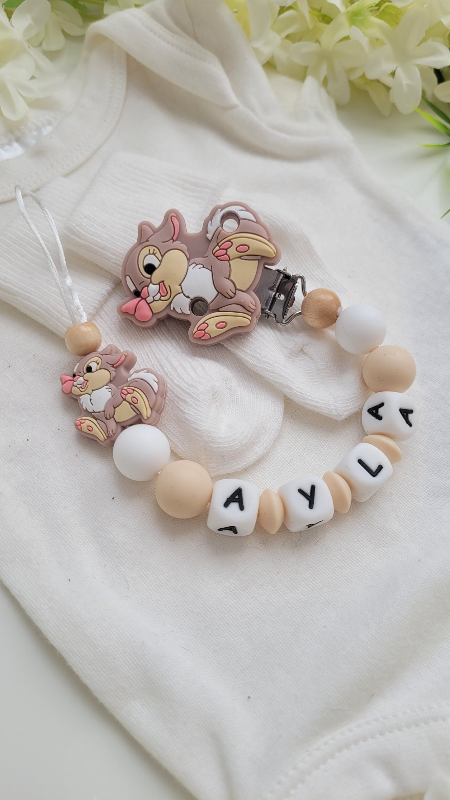 Schnullerkette mit Namen Hase beige weiss