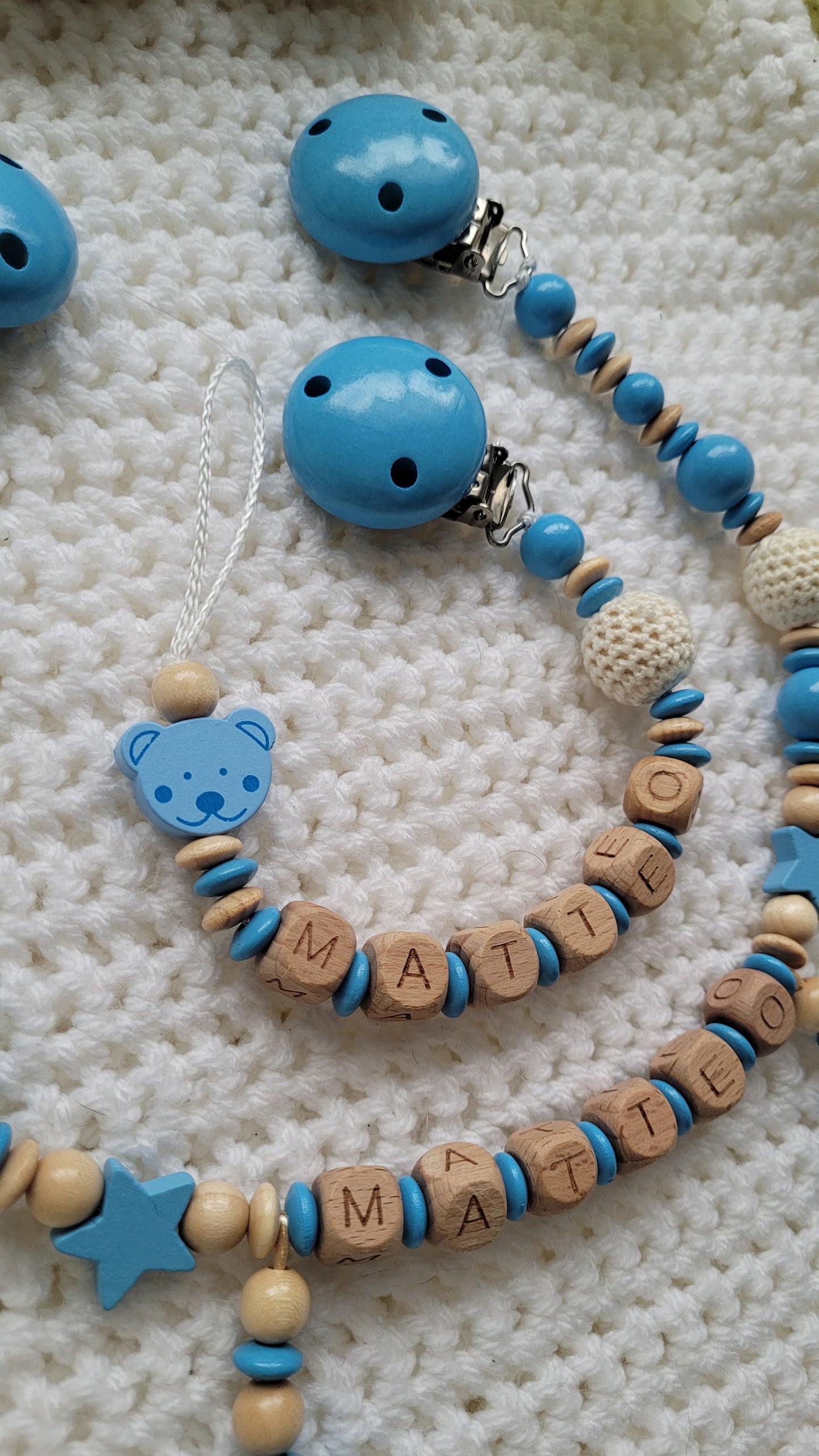 Schnullerkette für Jungen mit Namen Teddy & Häkelperle blau holz