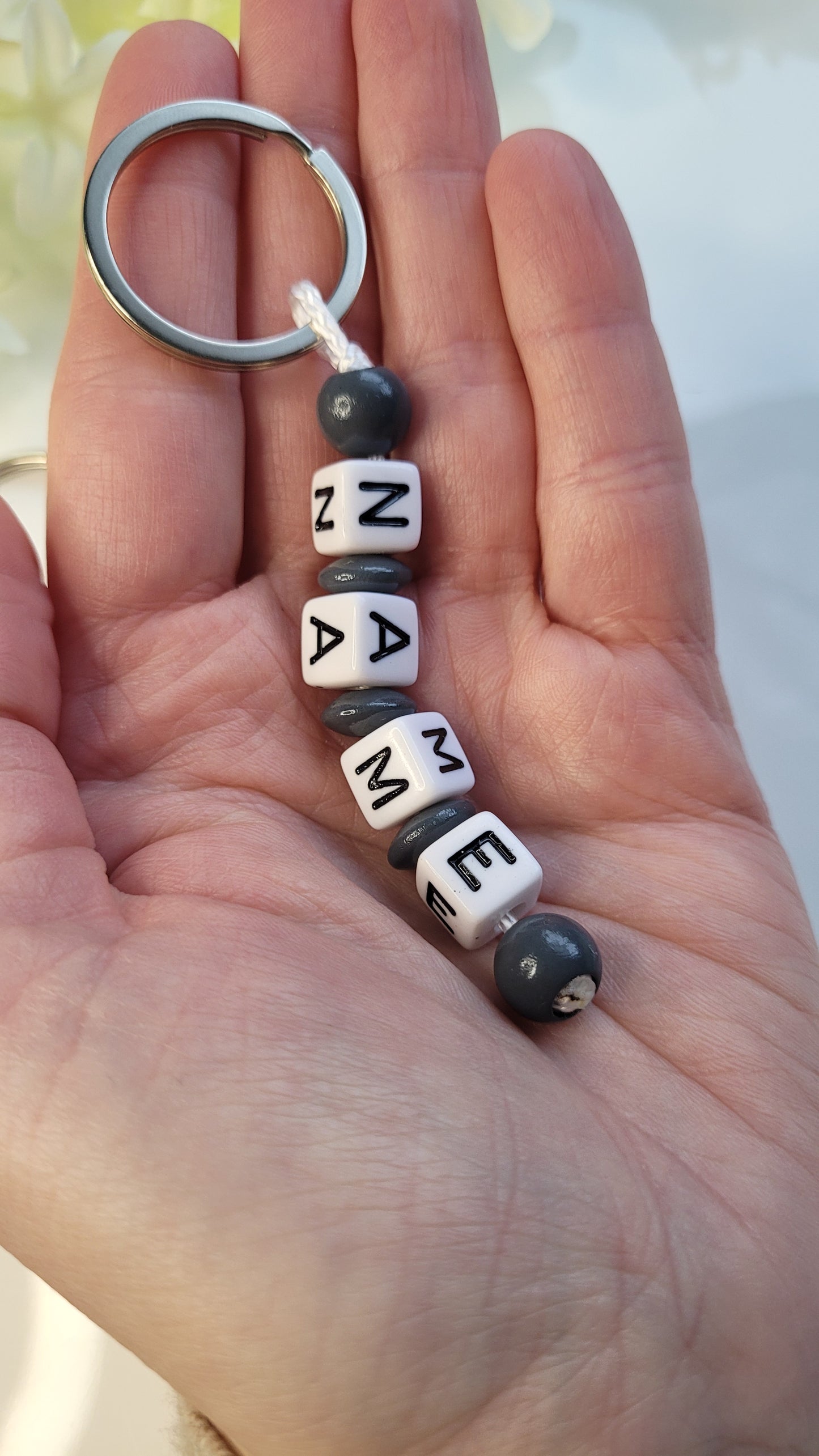 Schlüsselanhänger mit Namen dunkelgrau