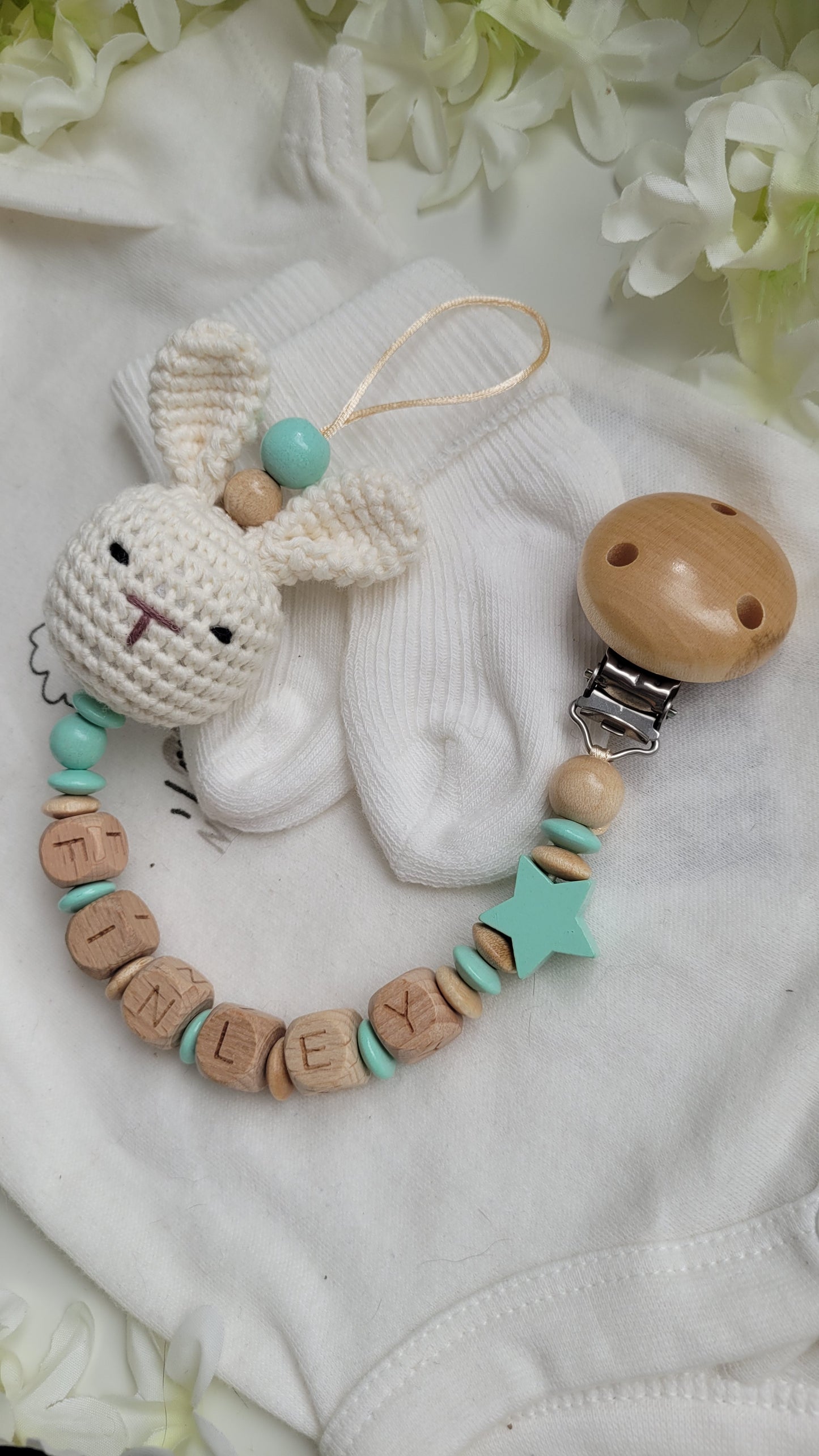 Schnullerkette mit Namen für Jungen Häkelhase holz mint