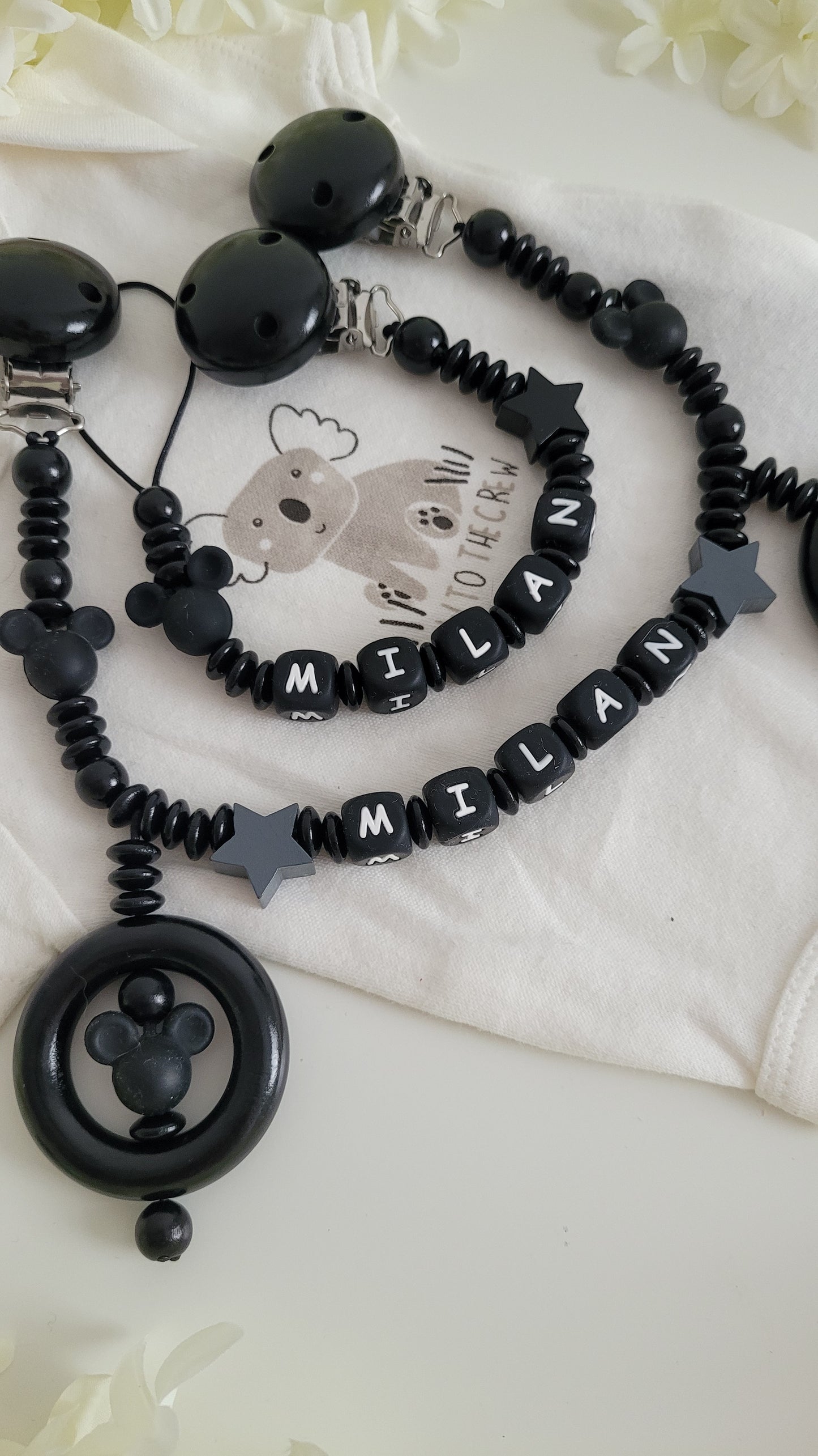 Kinderwagenkette & Schnullerkette mit Namen Maus black Spielringe