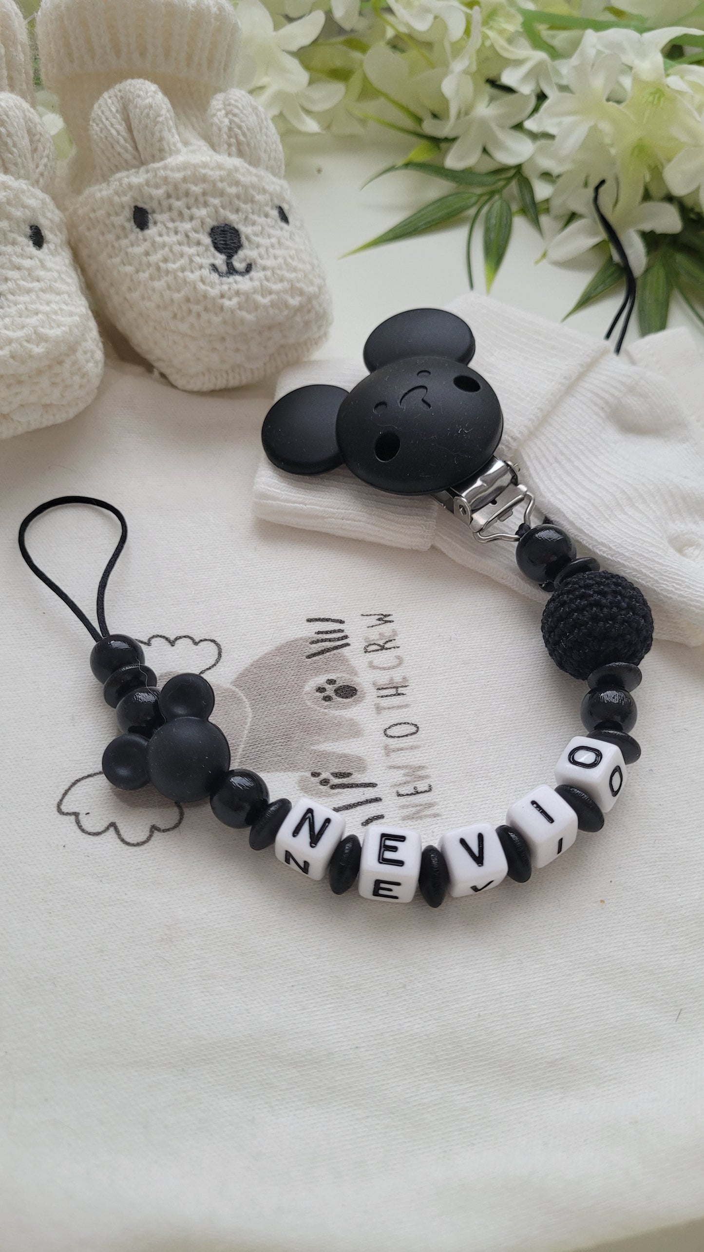 Schnullerkette mit Namen für Jungen Black Maus Holzperlen