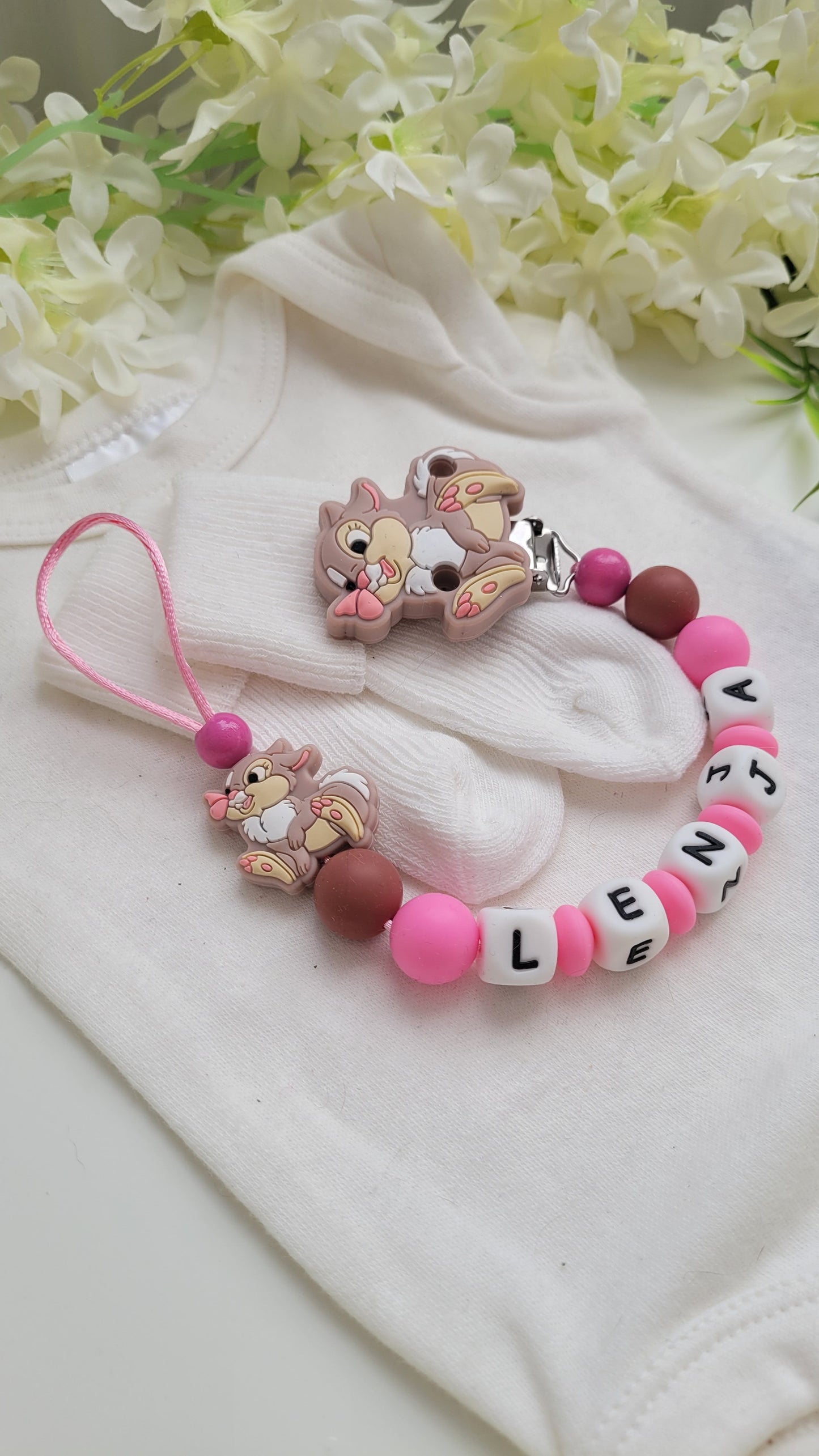 Schnullerkette mit Namen für Mädchen Hase braun pink