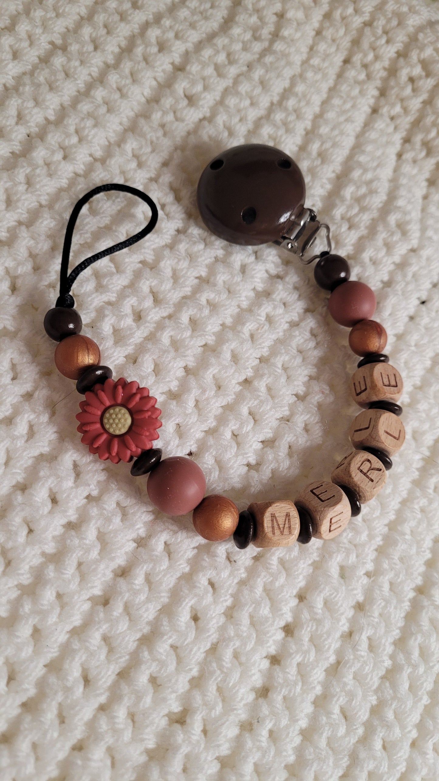 Schnullerkette mit Namen für Mädchen Blümchen kupfer braun