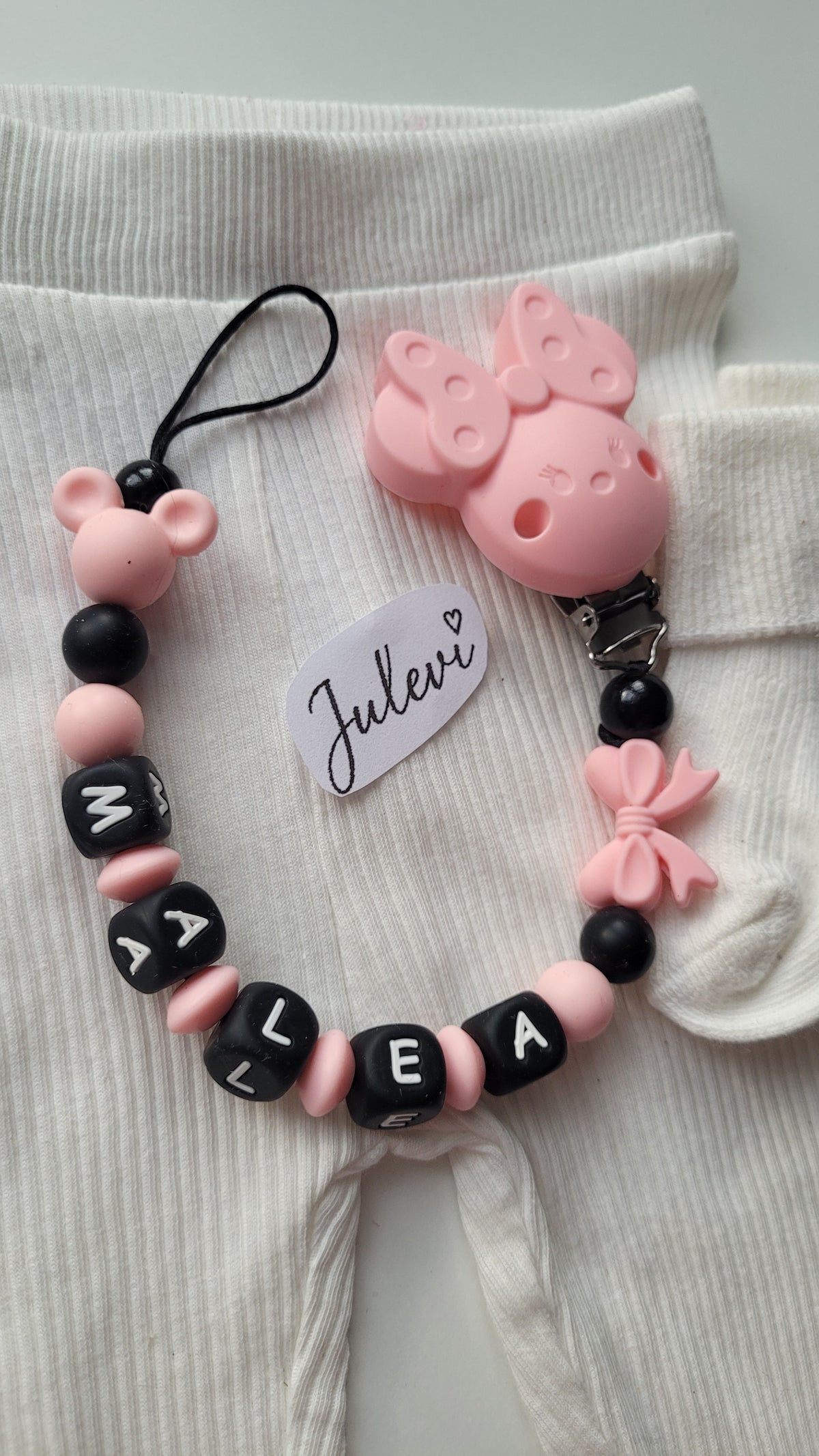 Schnullerkette mit Namen für Mädchen Maus & Schleife apricot