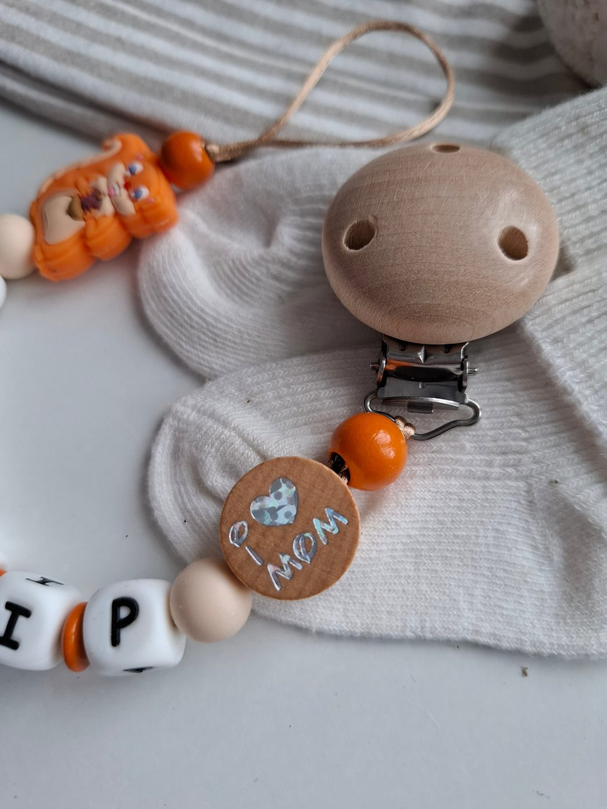 Schnullerkette mit Namen für Jungen Eichhörnchen orange I love mom und dad