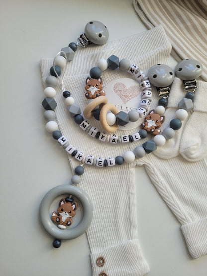 3er Set Schnullerkette, Kinderwagenkette & Beißring mit Namen Fuchs grau weiss