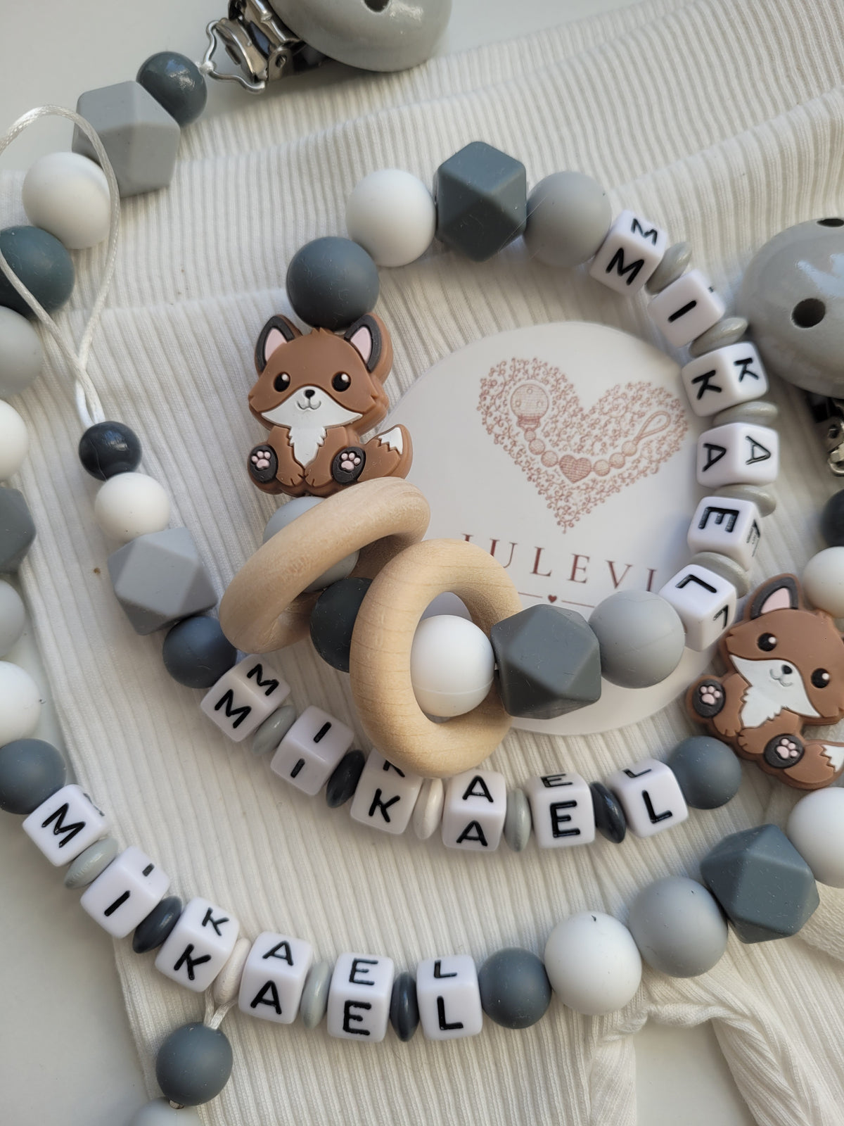 3er Set Schnullerkette, Kinderwagenkette & Beißring mit Namen Fuchs grau weiss