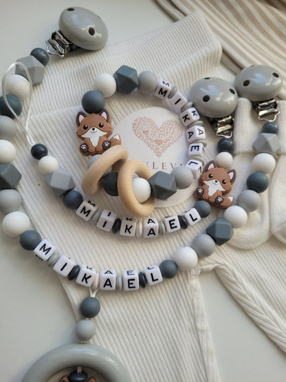3er Set Schnullerkette, Kinderwagenkette & Beißring mit Namen Fuchs grau weiss