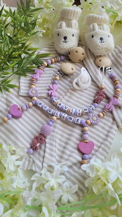 Kinderwagenkette & Schnullerkette mit Namen für Mädchen Flieder Traum Kitz