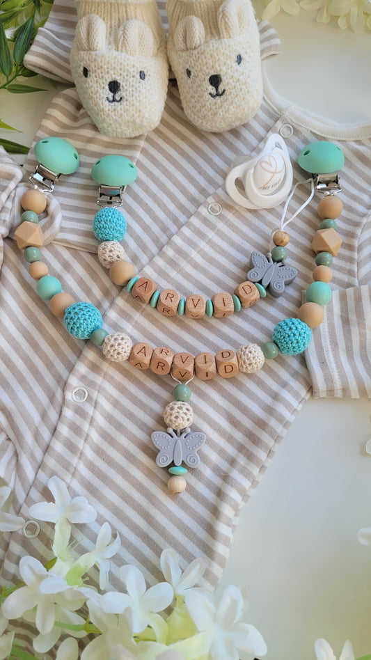 Kinderwagenkette & Schnullerkette mit Namen für Mädchen und Jungs Schmetterling türkis grau