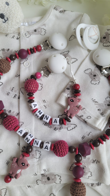 Kinderwagenkette & Schnullerkette mit Namen Rehkitz braun darkpink