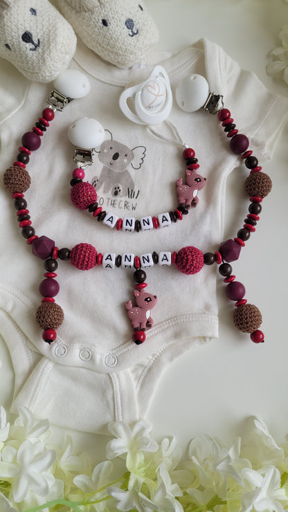 Kinderwagenkette & Schnullerkette mit Namen Rehkitz braun darkpink
