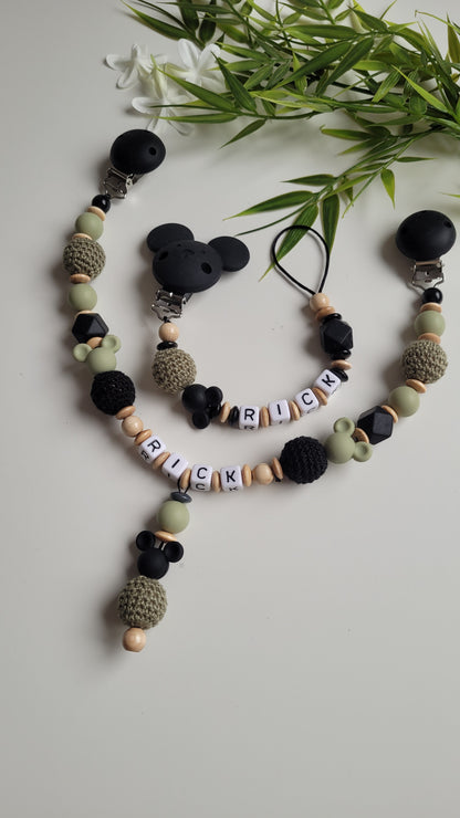 Kinderwagenkette & Schnullerkette mit Namen für Jungen Maus holz grün