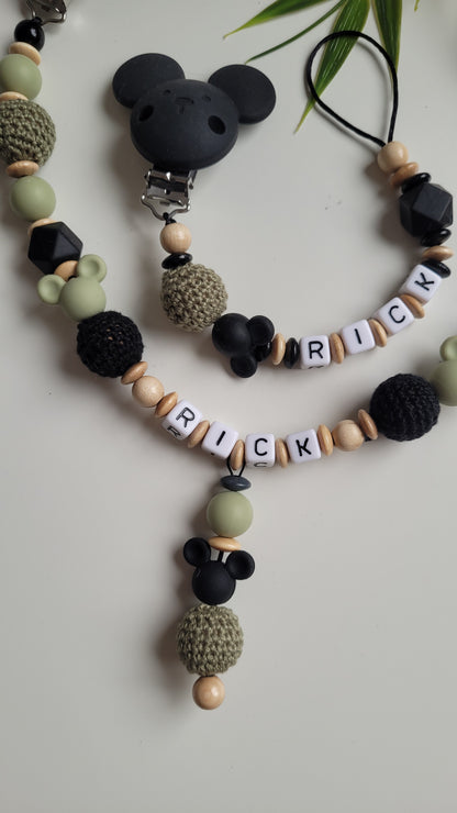 Kinderwagenkette & Schnullerkette mit Namen für Jungen Maus holz grün