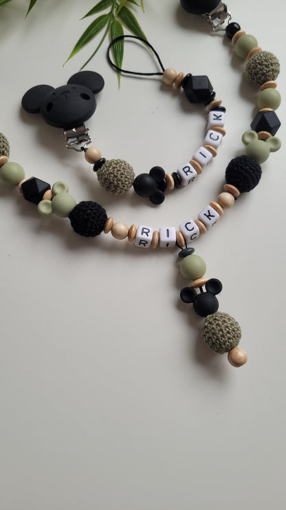 Kinderwagenkette & Schnullerkette mit Namen für Jungen Maus holz grün