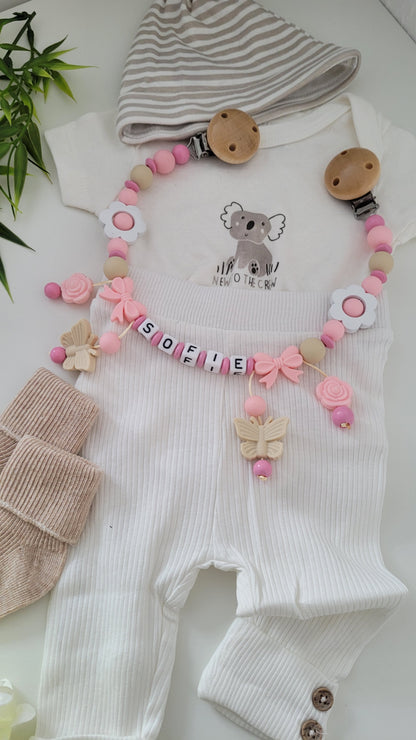 Kinderwagenkette & Schnullerkette mit Namen Rosenschmetterling babyrosa