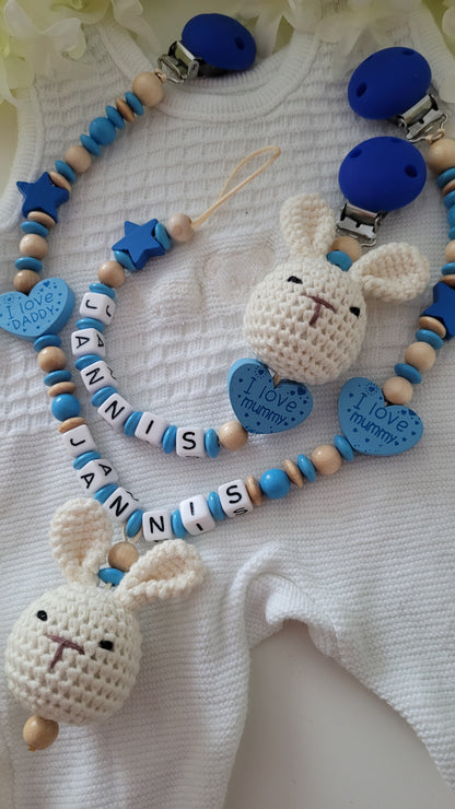 Kinderwagenkette & Schnullerkette Hoppel Häkelhase blau
