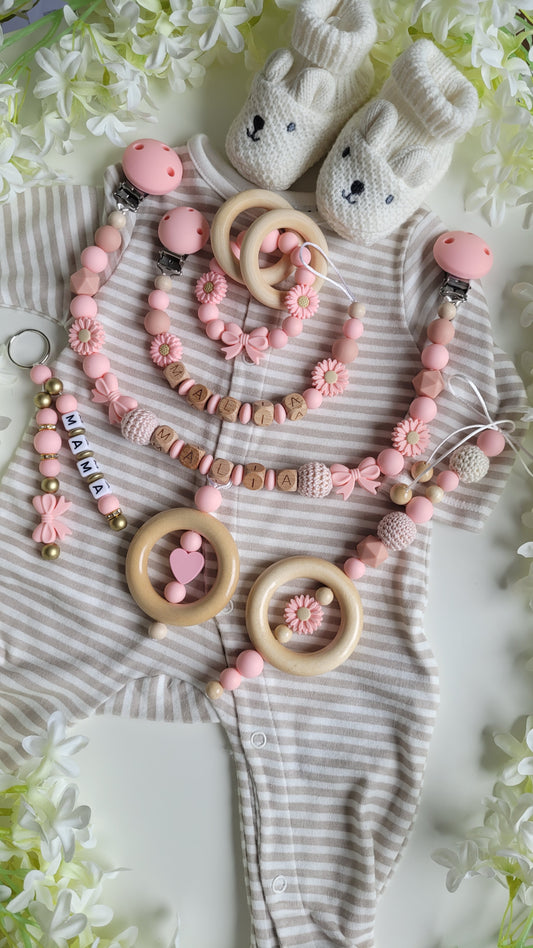 5 tlg Baby Geschenkset in holz aprico Schnullerkette Kinderwagenkette mit Namen Schlüsselanhänger mit Strassperlen Mobile Anhänger Greifring
