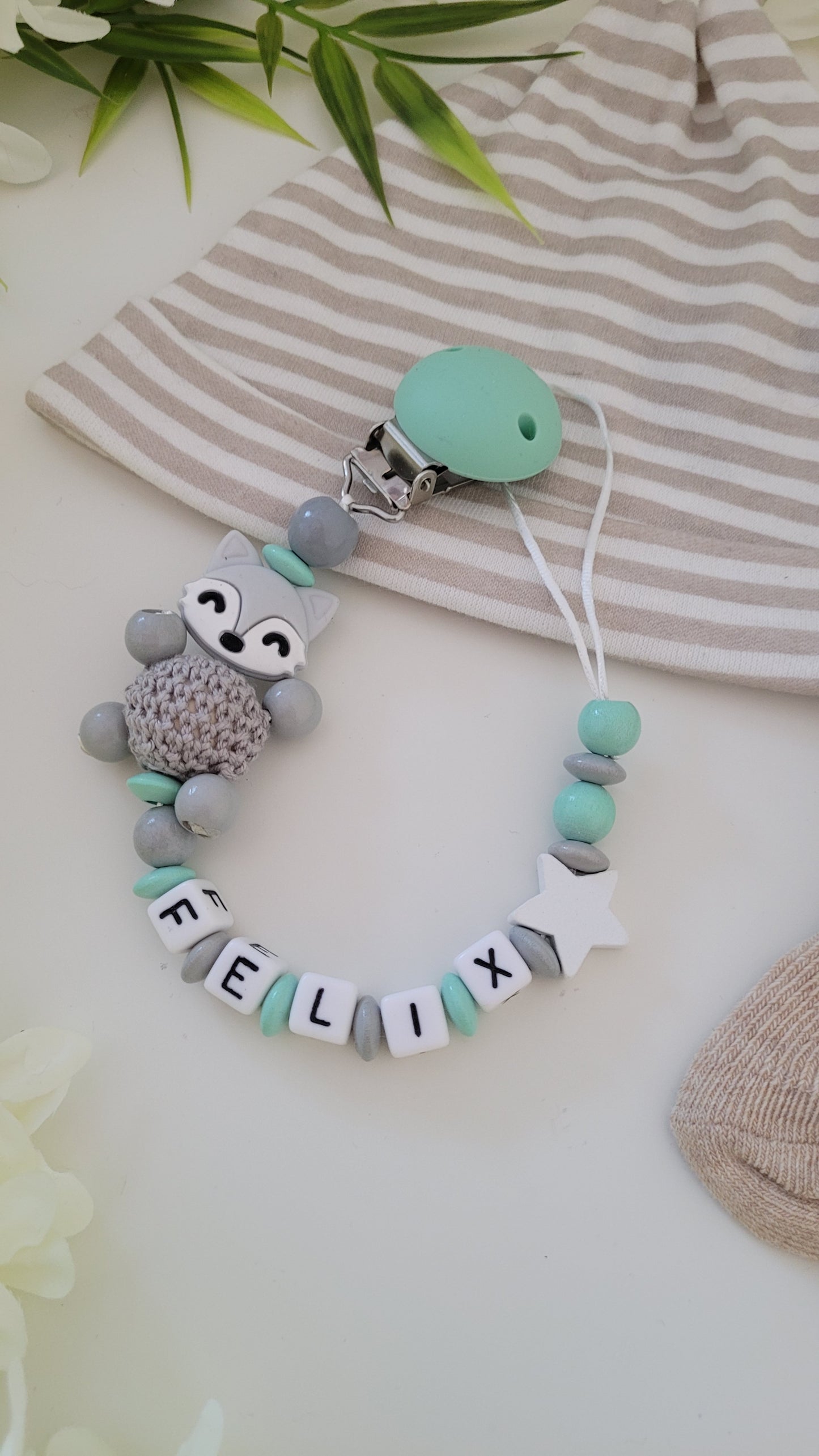 Schnullerkette mint Holzperlen mit Namen Fuchs
