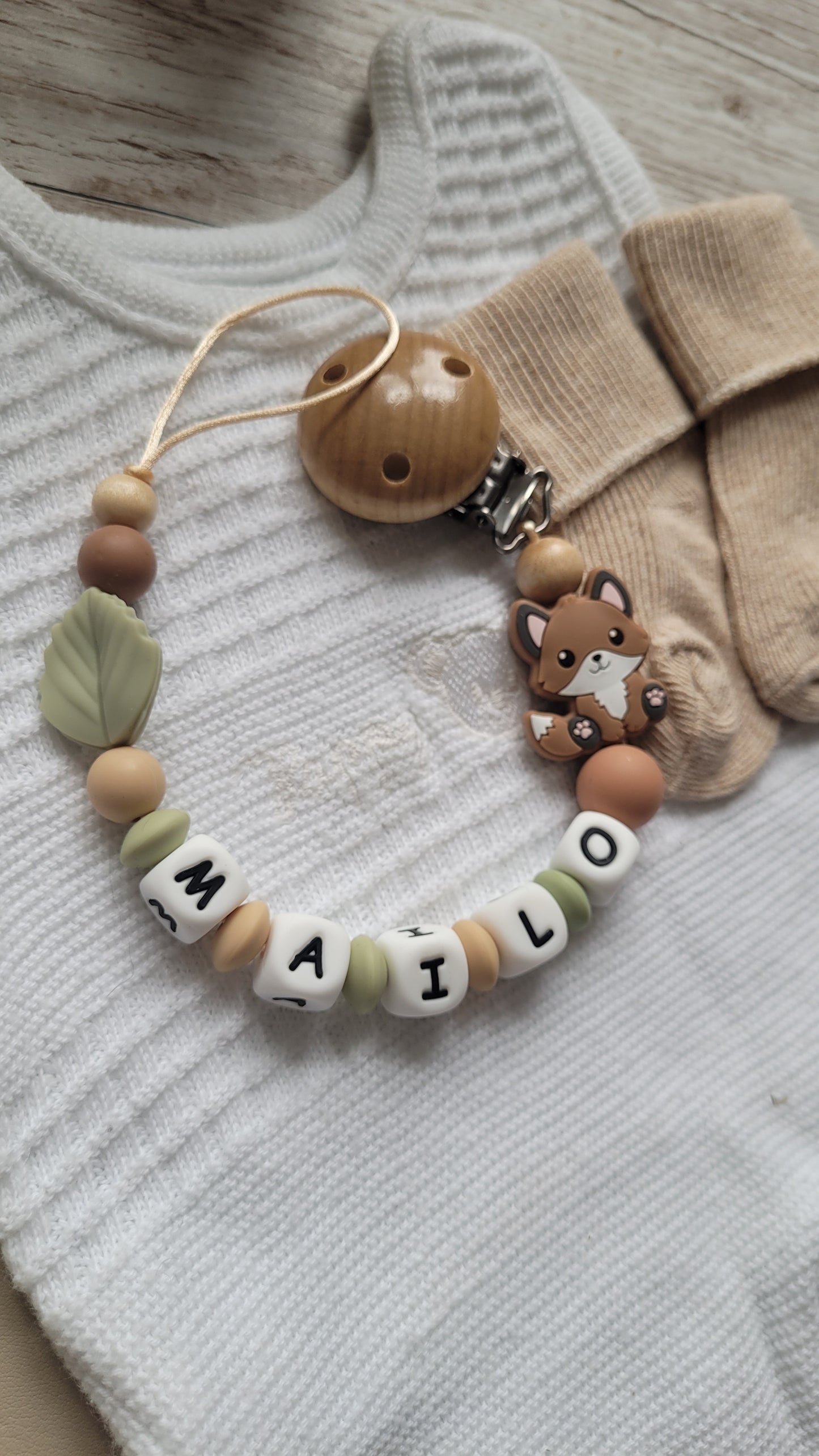 Schnullerkette Fuchs mit namen für Jungen & Mädchen grün beige Silikon