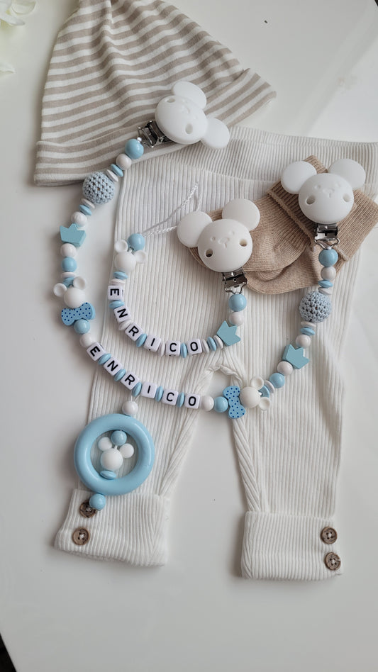 Schnullerkette kinderwagenkette peronalisiert für jungen hellblau weissmaus kronen schleifen holzperlen