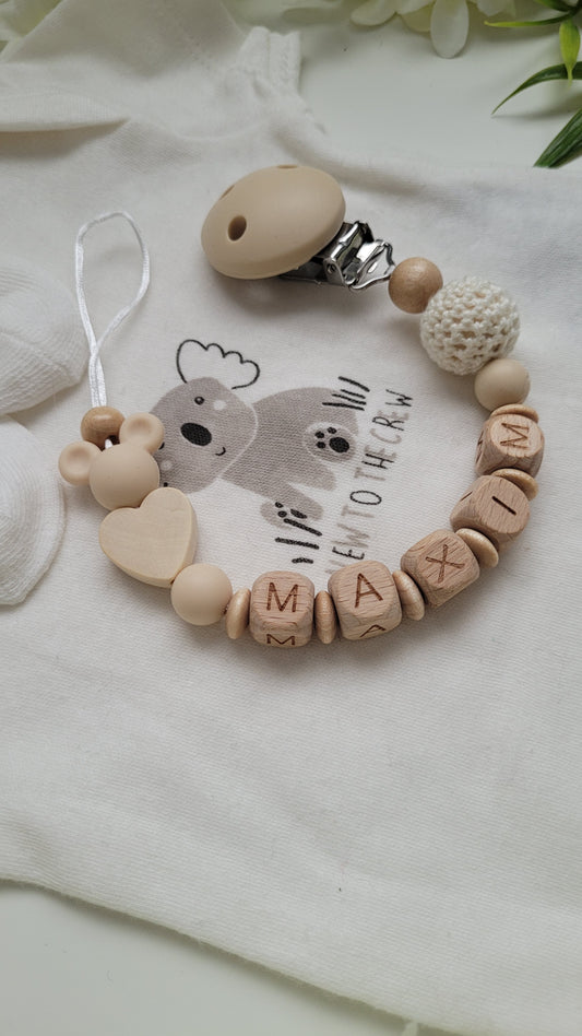 Schnullerkette mit Namen beige Silikon Holz Maus herzmotiv Häkelperle und beiger Silikonclip für Jungen und Mädchen 