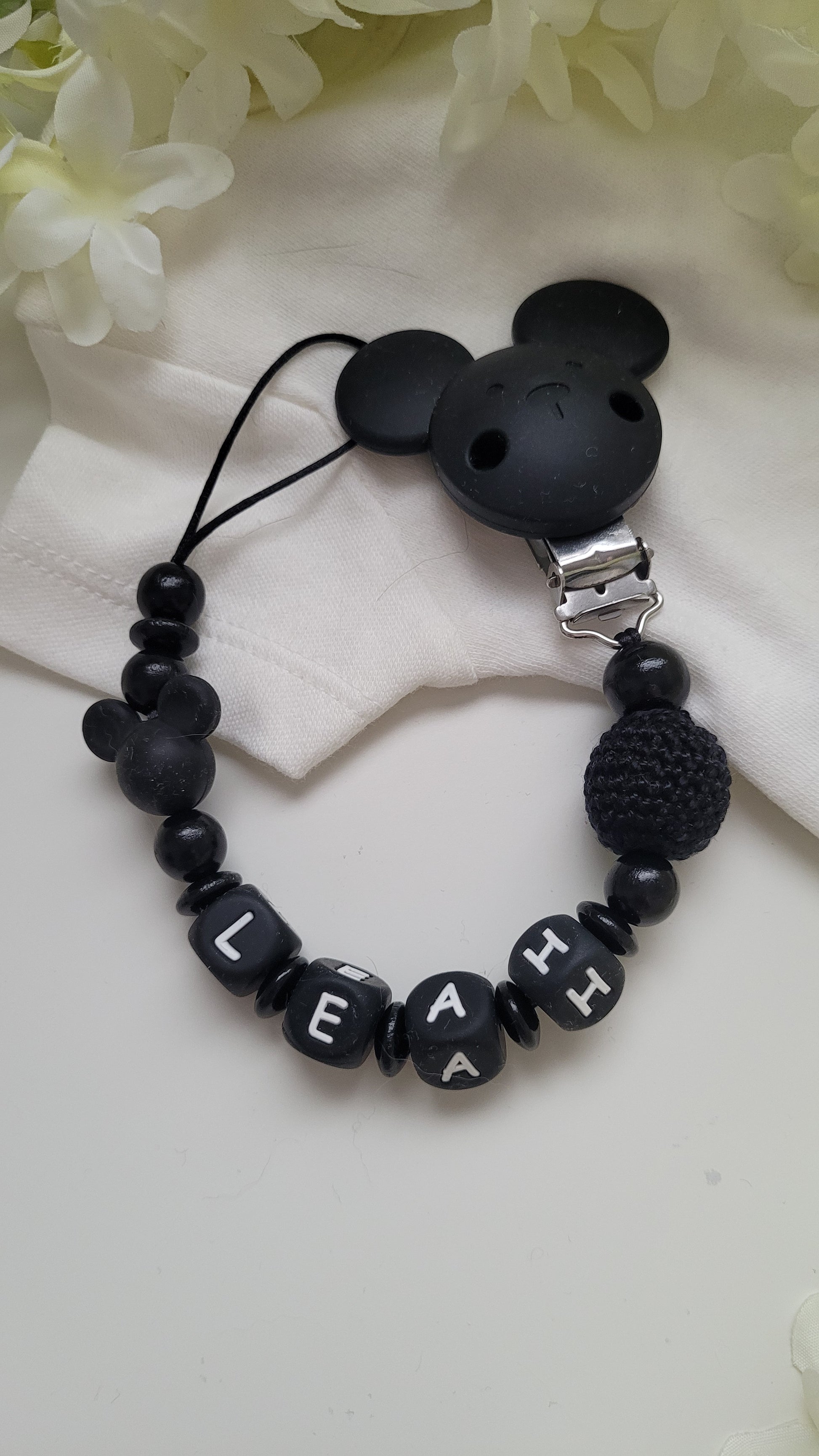 Schnullerkette mit Namen schwarz Holz Silikon Mickey Maus Silikonmausclip Häkelperle