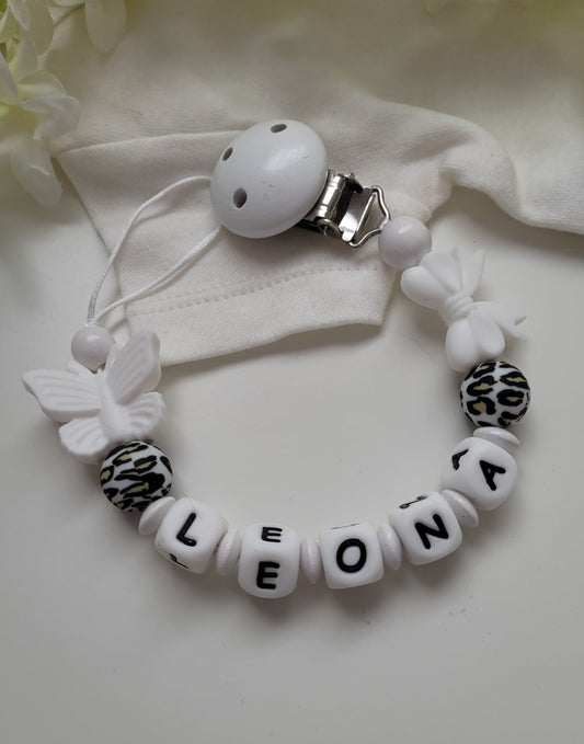 personalisierte silikon Schmetterlings schnulerkette mädchen mit Schleife und weissen und eo perlen