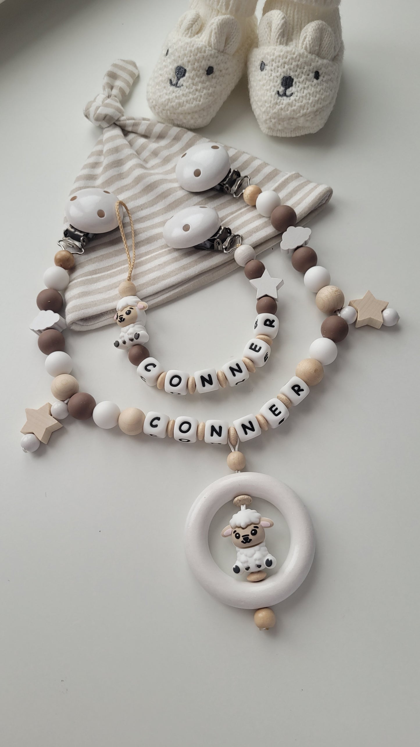 Schnullerkette Kinderwagenkette & Beissring mit Namen Schäfchen Sterne & Wolken beige braun weiß