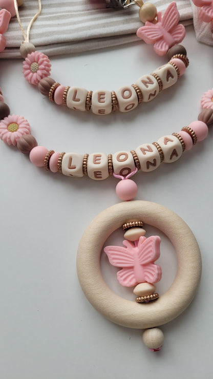 Kinderwagenkette & Schnullerkette mit Namen Schmetterling & Blumen apricot braun