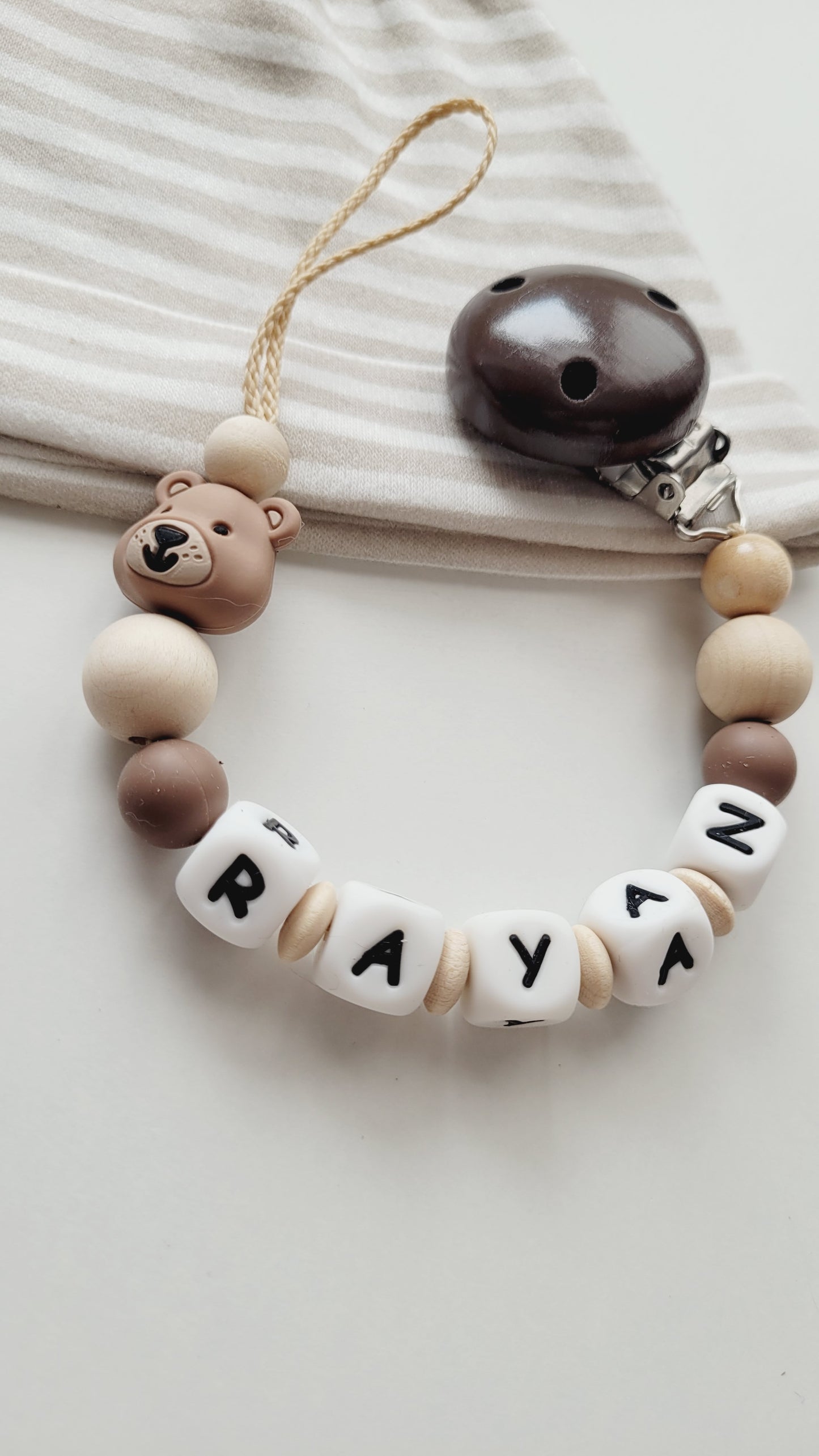 Schnullerkette Kinderwagenkette & Beissring mit Namen Teddybär Sterne & Wolken beige braun