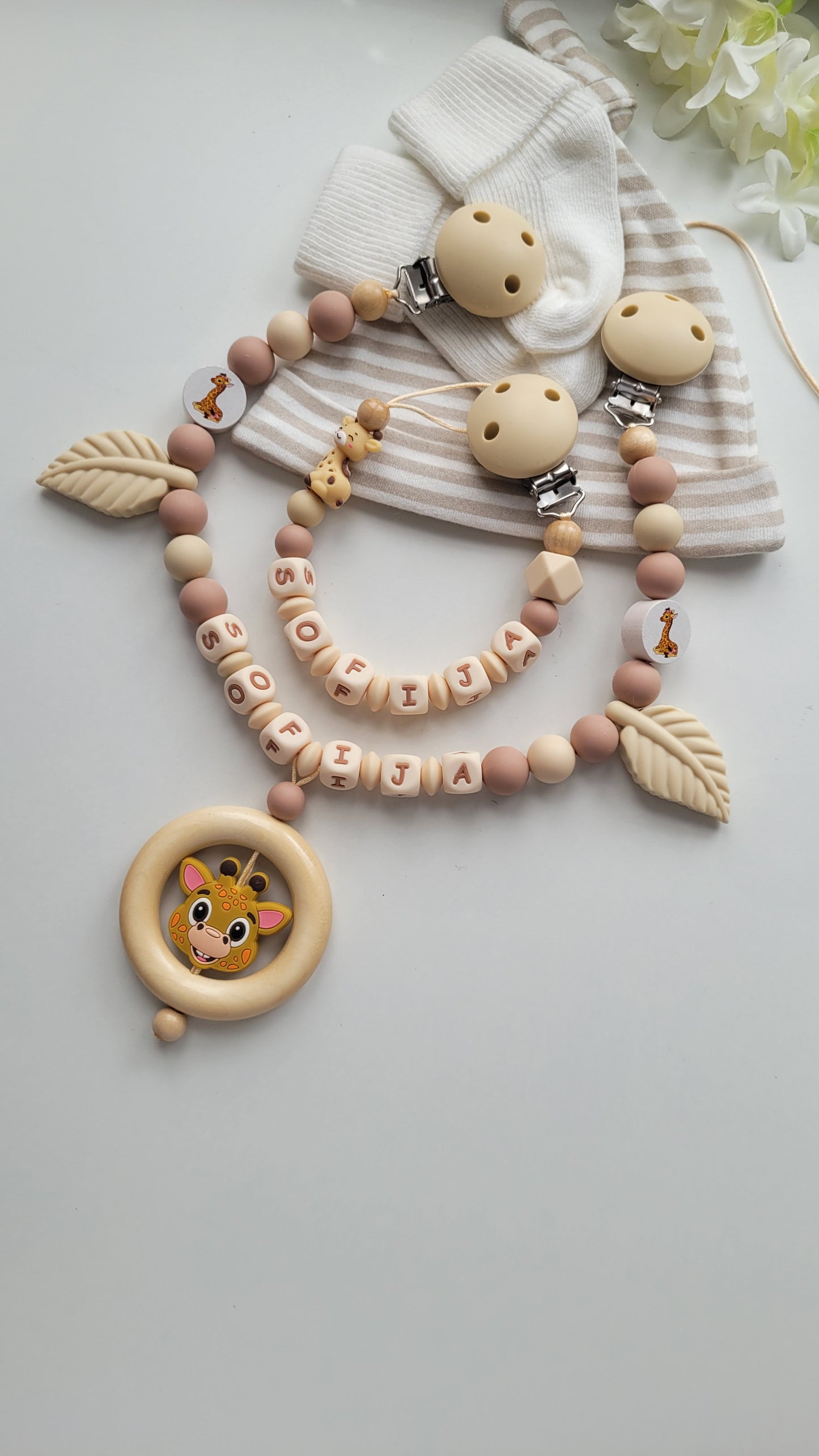Kinderwagenkette & Schnullerkette mit Namen Giraffen beige braun
