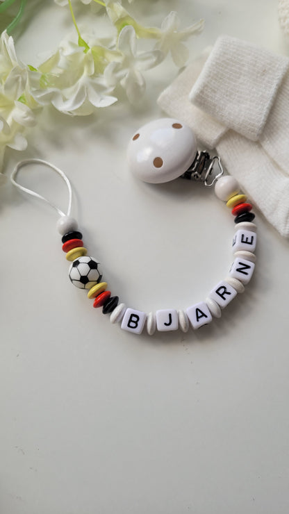 Schnullerkette mit Namen Fussball schwarz rot gelb