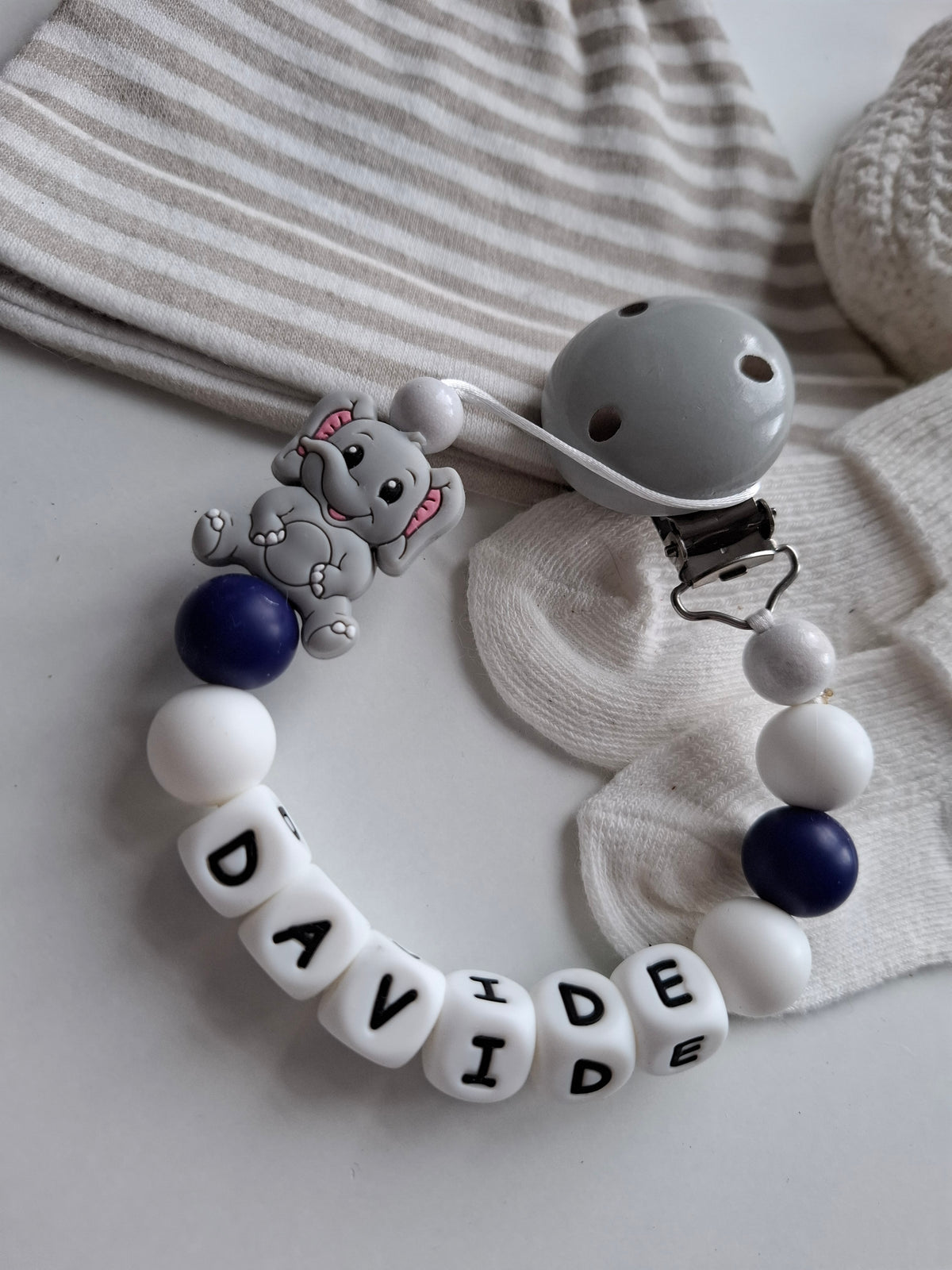 Schnullerkette mit Namen für Jungen Elefant weiss dunkelblau