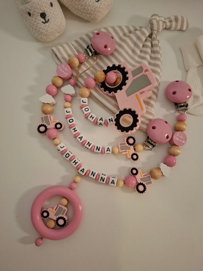 3er-Set Schnullerkette Kinderwagenkette & Greifring mit Namen Traktor rosa holz