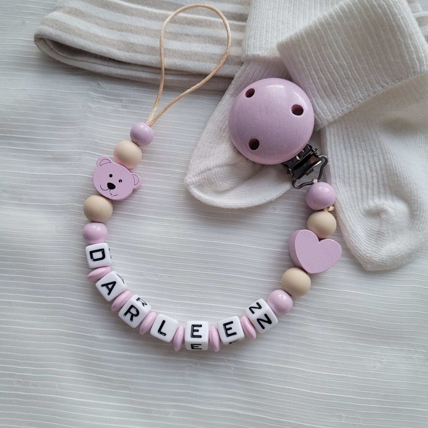 Schnullerkette mit Namen für Mädchen Herz & Teddy rosa beige