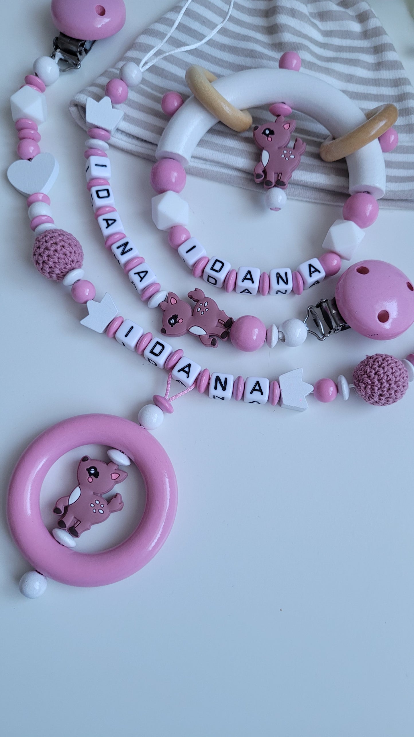 4tlg.Set Schnullerkette Kinderwagenkette & Greifring mit Namen Reh babyrosa weiss
