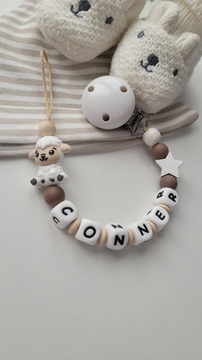 Kinderwagenkette & Schnullerkette mit Namen für Jungen Schäfchen Wolke Sterne braun weiß beige