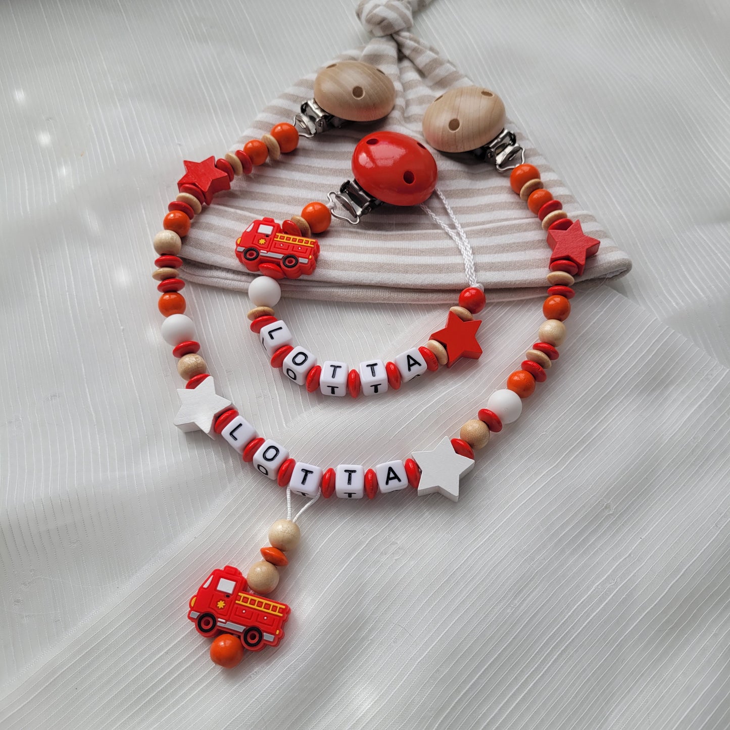 Kinderwagenkette & Schnullerkette mit Namen für Mädchen Feuerwehr