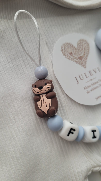Schnullerkette mit Namen für Jungen Otter hellblau Häkelperle