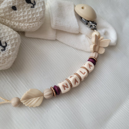 Schnullerkette mit Namen für Mädchen Schmetterling & Blatt Creme beige braun bordaux