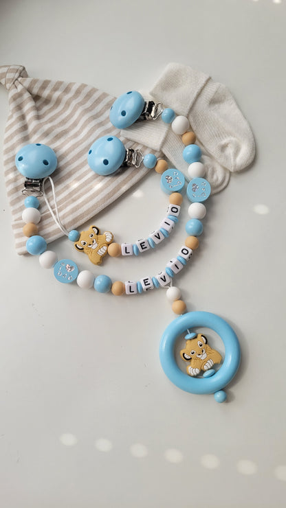 Kinderwagenkette & Schnullerkette mit Namen Löwen i love Mom und Dad blau beige weiss