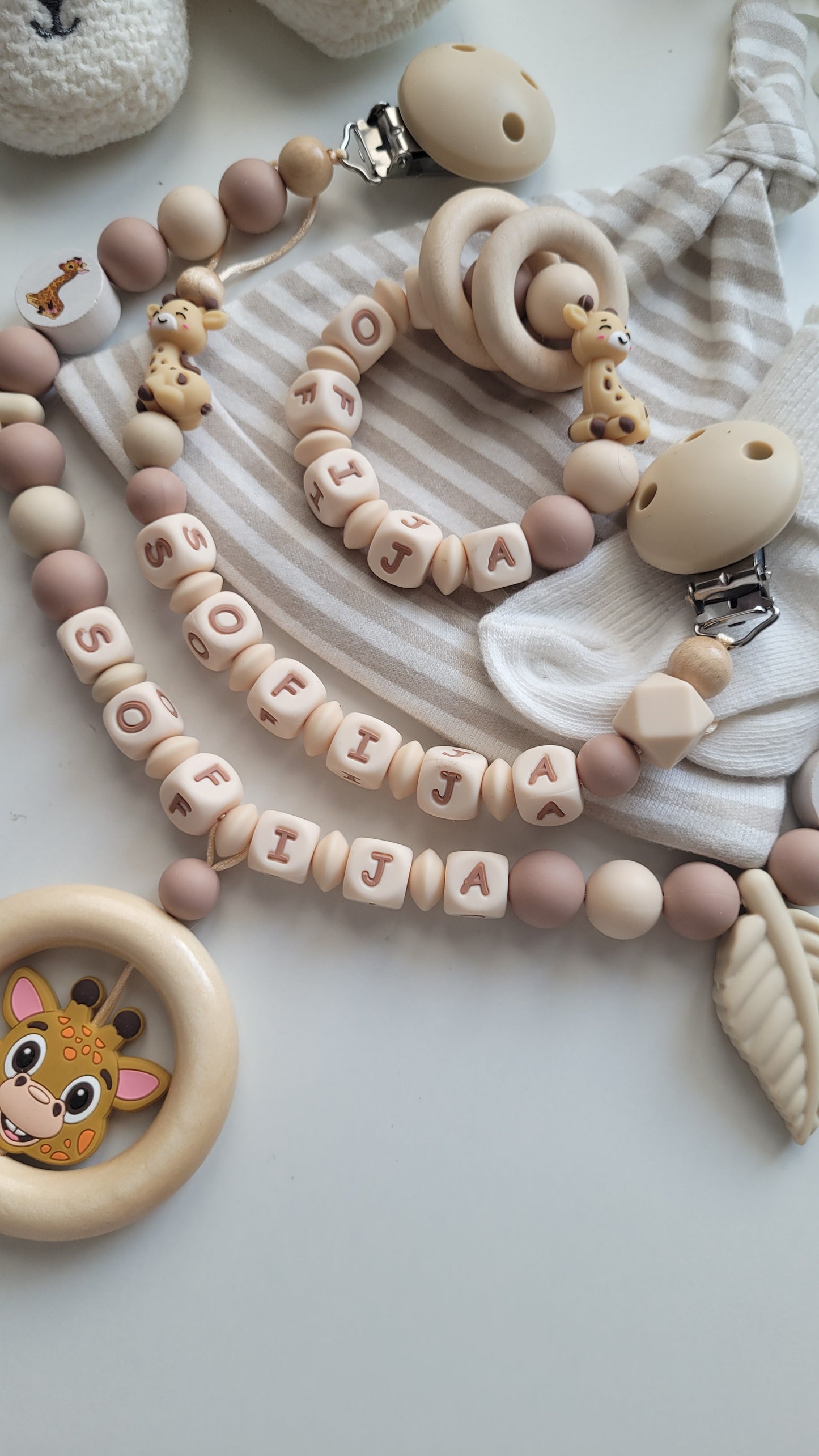 3er Set Schnullerkette Kinderwagenkette & Beissring mit Namen Giraffen & Blätter beige